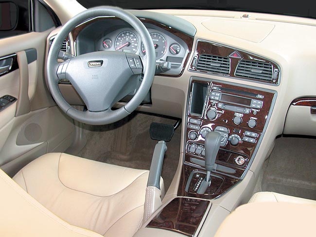 Volvo V70 Wood Dash Kit by B&I